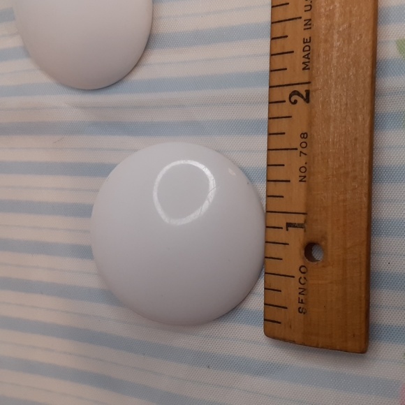 Liz Claiborne White Button Clip Earrings - Picture 5 of 6